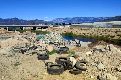 Dere yatakları daralıyor, tehlike büyüyor
