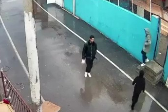 Husumetlisini ezerek öldürmeye çalıştı