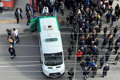 Mersin Valilliği 3 kişiyi öldüren şahsın bacağından vurularak yakalandığını bildirdi