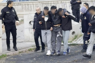 Parkta dehşet! 16 yaşındaki çocuk, arkadaşını bacağından bıçakladı