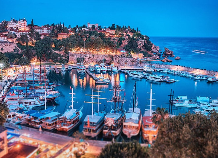 Antalya: Sıcak ve Huzurlu Bir Yılbaşı