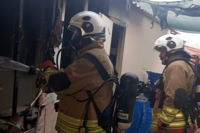 Hatay'da konteyner kentte korkutan yangın: İtfaiye faciayı önledi