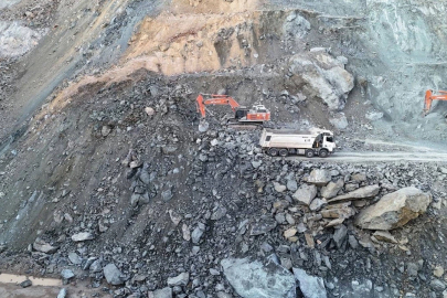 Sivas’ta göçük altında kalan müdür için arama sürüyor