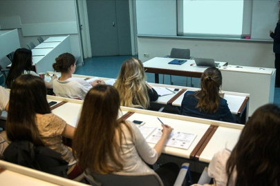 Üniversitelerde QR kodlu yoklama dönemi başladı: İmza listeleri tarih oluyor