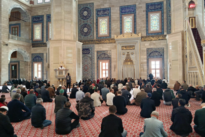 Adana'da camide vatandaşlar siber dolandırıcılık olaylarına karşı bilgilendirildi