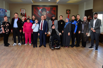 Adana İl Emniyet Müdürü Arıkan polislerin özel gereksinimli çocuklarını ağırladı