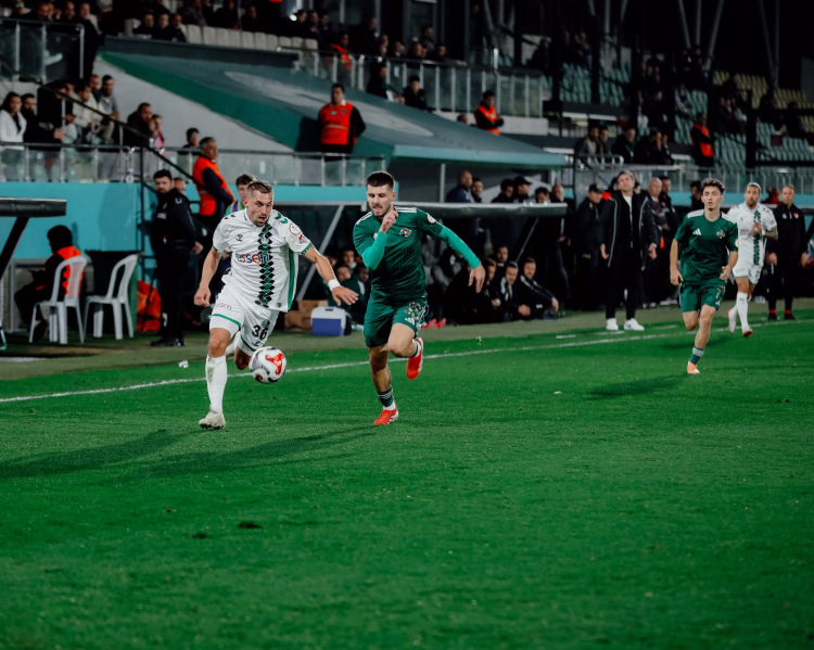 Sakaryaspor Teknik Direktörü Serhat Sütlü