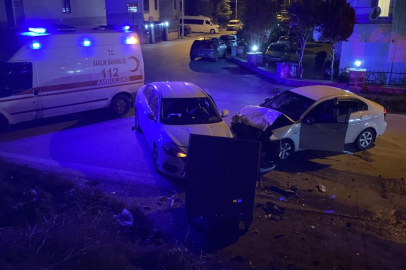 Mudanya’da kavşakta feci çarpışma: 2’si ağır 4 yaralı
