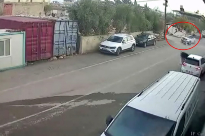 Hatay’da feci kaza: Motosikletli havada taklalar atarak savruldu