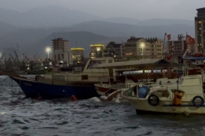 Hatay'da fırtınanın etkisiyle 5 tekne ve 1 yat alabora oldu