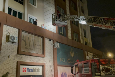 Kayseri’de ilginç olay: Çarşafla 3’üncü kattan inen 2 kişi gözaltında