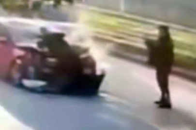 Polis memuruna araçla çarpan şahıs, olay yerinde fotoğraf çekip kayboldu
