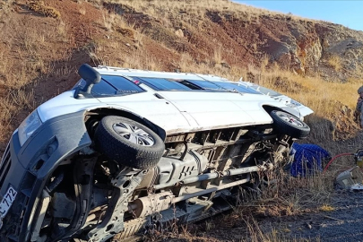 Erzurum Horasan’da öğretmen servisi devrildi: 7 yaralı