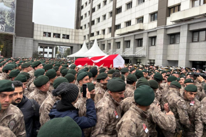 İstanbul’da uyuşturucu operasyonunda şehit olan Emre Albayrak son yolculuğuna uğurlandı!