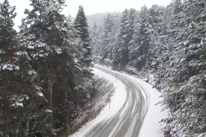 KARTALKAYA’DA KAR KALINLIĞI 5 SANTİMETREYİ AŞTI