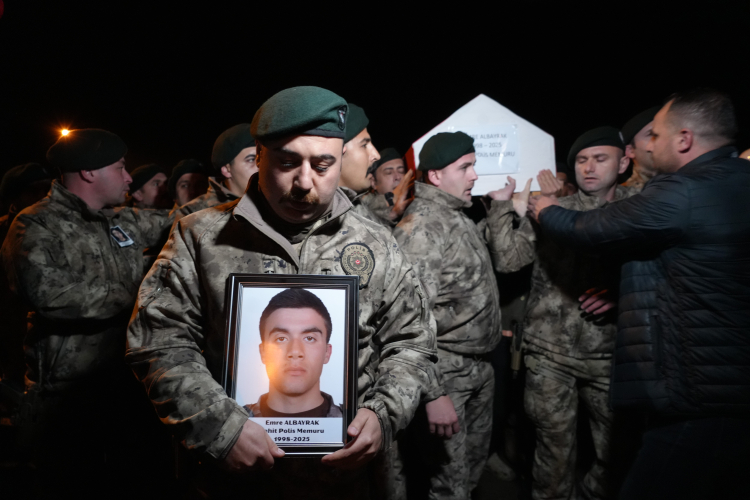 Şehit Polis Emre Albayrak'ın naaşı Samsun'a getirildi 3