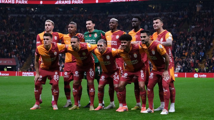 OSIMHEN REKOR PEŞİNDE