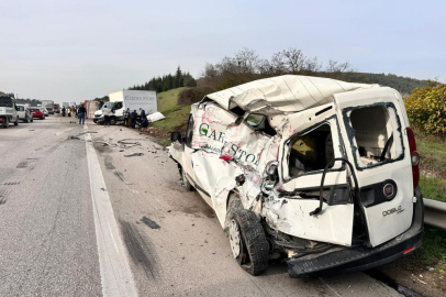 Bursa’da şeker pancarı yüklü tır kazası: 1’i ağır 5 yaralı