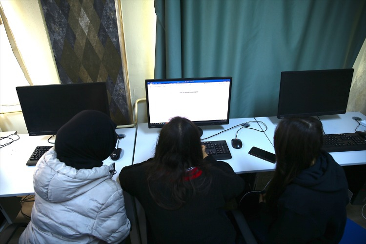 “Depremden sonra her şeye yeniden başladık”