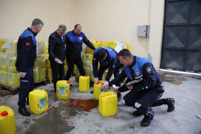 Mersin'de 'pes' dedirten sahtecilik: İhraç edilecek binlerce bidon yağ yerine su çıktı