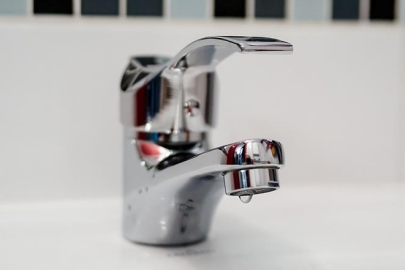 İzmir’de su krizi derinleşti! 13 İlçede her gün su kesintisi başlıyor: İşte mahalle mahalle kesinti listesi