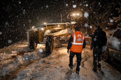 Mersin'de kış seferberliği: Büyükşehir ekipleri 13 ilçede karla mücadele ediyor