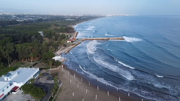 Mersin'de yağış gitti, fırtına kaldı Dalga boyu 5 metreyi aştı 2