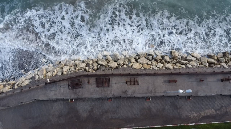 Mersin'de yağış gitti, fırtına kaldı Dalga boyu 5 metreyi aştı 3