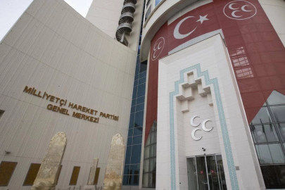 MHP 'Terörsüz Türkiye' sürecine dair 120 sayfalık raporunu Meclis Başkanlığı'na sundu