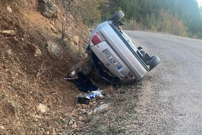 Adana Feke’de takla atan otomobilde 2 kişi yaralandı