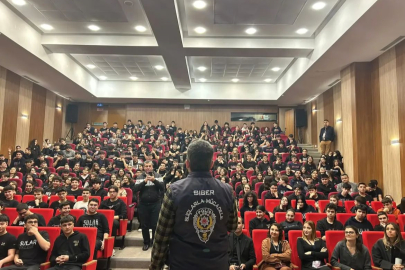 Adana İl Emniyet Müdürlüğü, öğrencilere dijital güvenlik eğitimi verdi