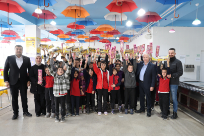 Adana Kozan'da sağlıkçılar, yatılı bölge okulu öğrencilerinin gönlüne dokundu