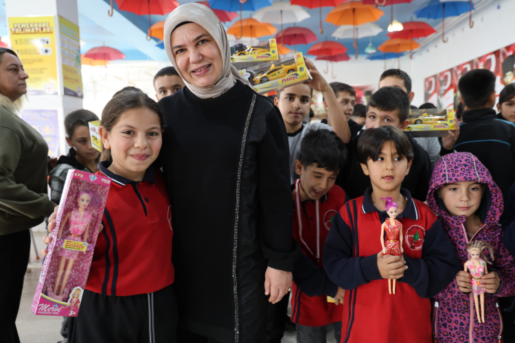 Adana Kozan'da sağlıkçılar, yatılı bölge okulu öğrencilerinin gönlüne dokundu 4