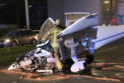 Almanya’da motor arızası yapan uçak trafik levhasına çarptı