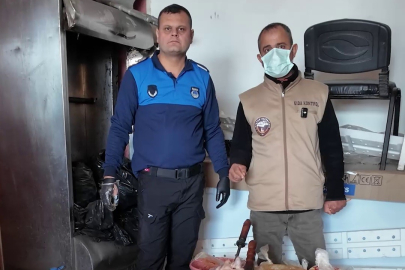 Hatay'da dönercide mide bulandıran manzara: Kokuya dayanamayan zabıta o işletmeyi mühürledi