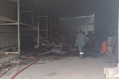 Kayseri’de mobilya fabrikası deposu alev alev yandı