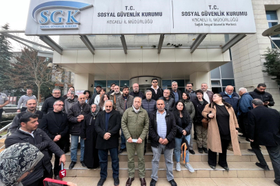 Kocaeli'deki fabrika yangınında ölenlerin yakınlarından SGK önünde açıklama
