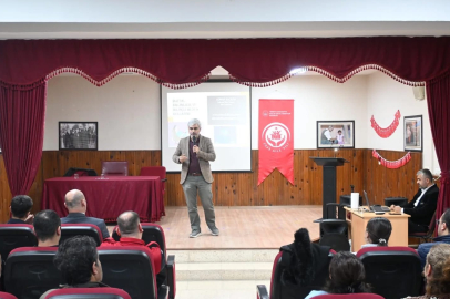 Yumurtalık’ta “Dijital Bağımlılık ve Bilinçli Medya Kullanımı” söyleşisi düzenlendi