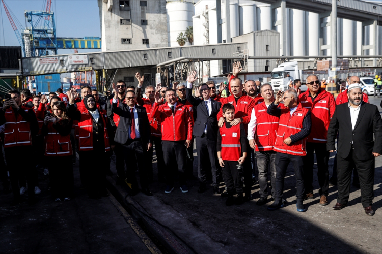 19. İyilik Gemisi Mersin'den yola çıktı 3
