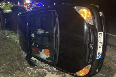 Çorum’da otomobil refüje çarpıp yan yattı: 1’i bebek 3 yaralı