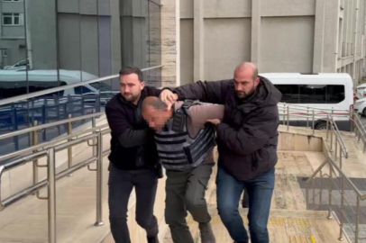 "Eşime neden baktın" diyen adamı bıçaklayarak öldürdü