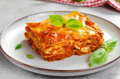 Evde Kıymalı Beşamel Soslu Lazanya Tarifi: Adım Adım Yapımı