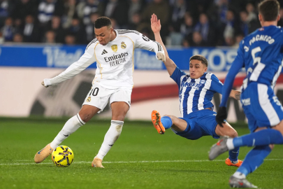 Arda Güler'li Real Madrid deplasmanda Alaves engelini 2 golle aştı