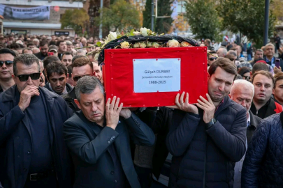 CHP Lideri Özel'in omuzlarında son yolculuk: Şehzadeler Belediye Başkanı Gülşah Durbay'a veda