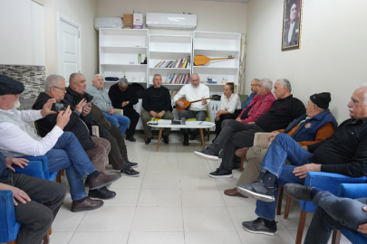 Çukurova’da emeklilerden müzik ziyafeti