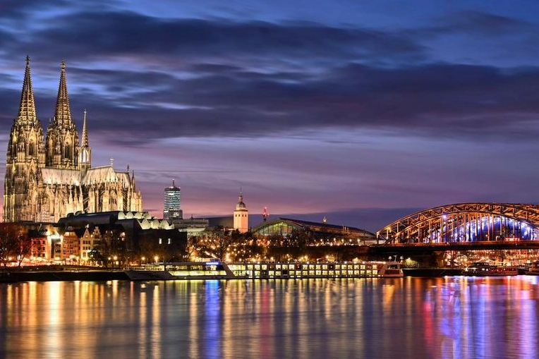 Geçmişle Geleceğin İç İçe Geçtiği Ülke Almanya’da gezilecek yerler