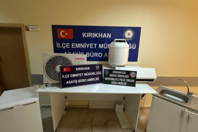 Hatay'da konteyner hırsızlığına suçüstü: AFAD eşyalarını çalarken yakalandılar