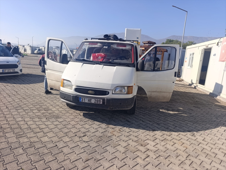 Hatay'da konteyner hırsızlığına suçüstü AFAD eşyalarını çalarken yakalandılar 2