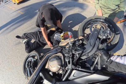 Motosiklet sürücüsü kaskı sayesinde yara almadan kurtuldu