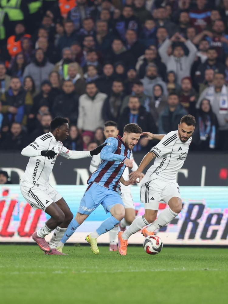 Trabzon'da 6 gollü çılgın gece Trabzonspor 3-3 Beşiktaş 3